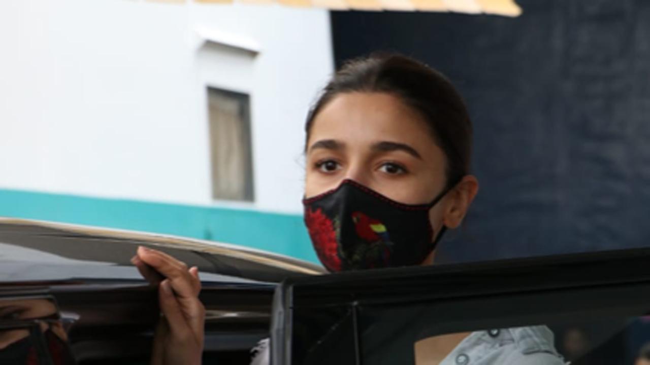 Alia Bhatt hospitalised due to exhaustion; Gangubai Kathiawadi co-star Seema Pahwa reacts