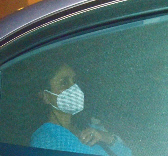 Kareena Kapoor Khan also shared a glimpse of the reunion with her friends - Malaika Arora, Amrita Arora, Mallika Bhatt, and Natasha Poonawalla on Instagram. Bebo opted for a blue silk dress for the night. Kareena Kapoor Khan also shared a glimpse of the reunion with her friends - Malaika Arora, Amrita Arora, Mallika Bhatt, and Natasha Poonawalla on Instagram. Bebo opted for a blue silk dress for the night.