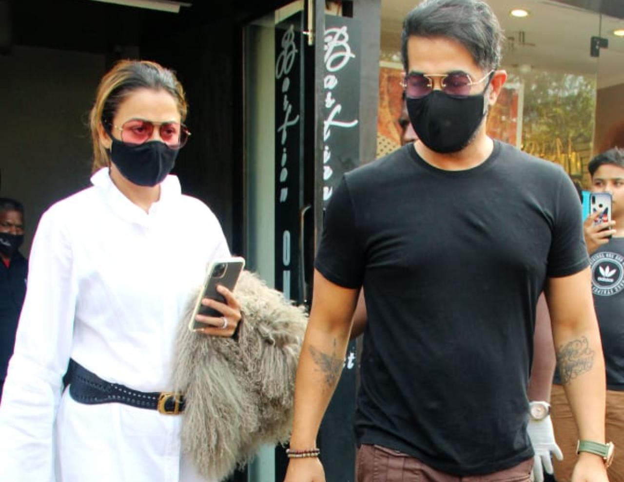 Amrita Arora was snapped by the photographers at a popular eatery in Bandra with her husband Shakeel Ladak. Amrita opted for a white shirt dress, while Shakeel donned a black t-shirt and brown pants.