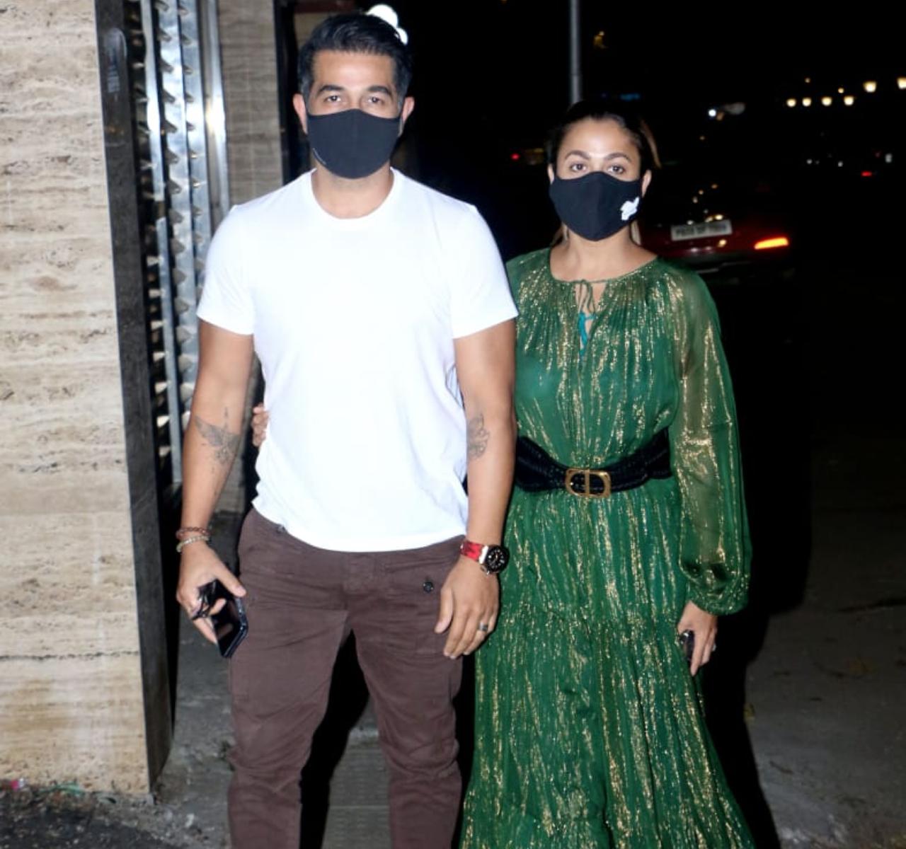 Malaika's sister Amrita Arora was also snapped at Bunty Sajdeh's house along with her husband Shakeel Ladak. Amrita wore a green dress while Shakeel opted for a white t-shirt and brown pants.