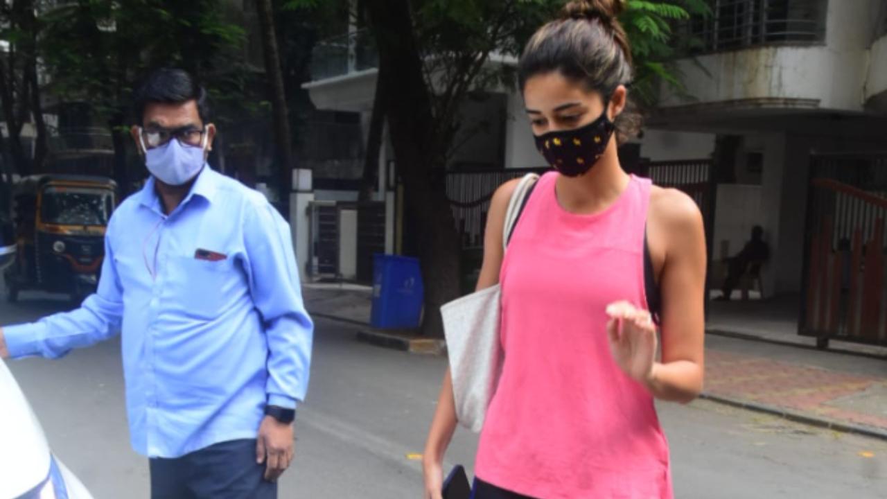 Ananya Panday was snapped at her yoga classes in Bandra. She opted for a pink crop top and black pants for the outing.