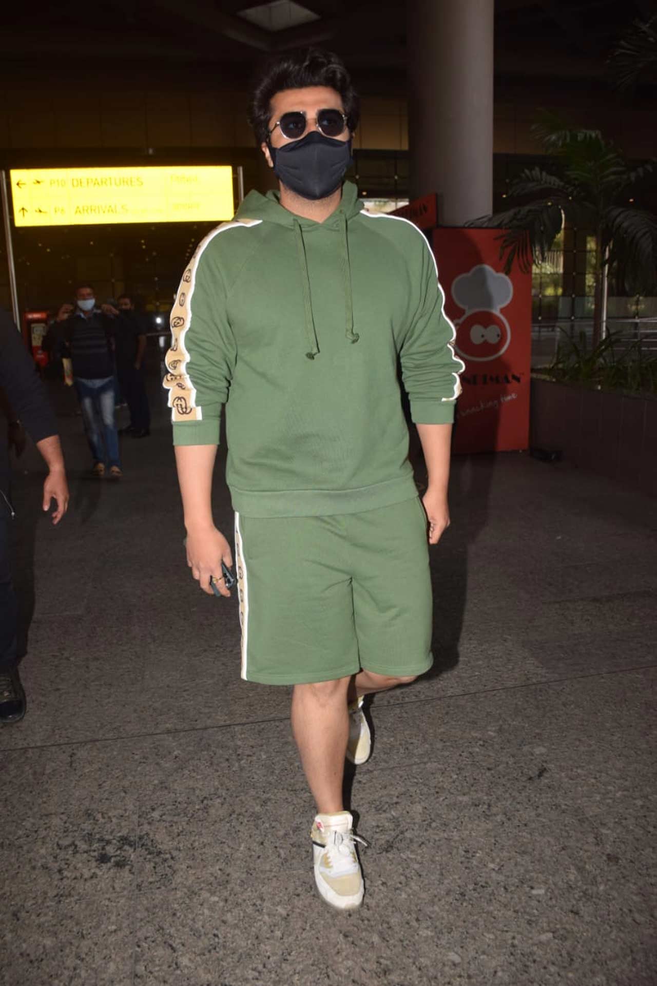 Arjun Kapoor was also snapped at the airport. Speaking about his professional journey, the actor will be next seen in Sardar & Grandson and Sandeep Aur Pinky Faraaf.