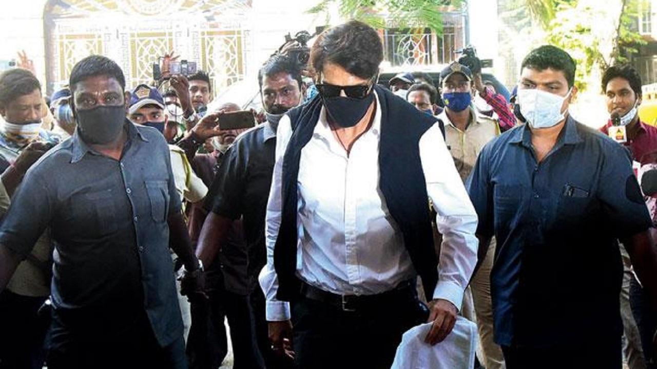 Arjun Rampal unveils his first look from Dhaakad