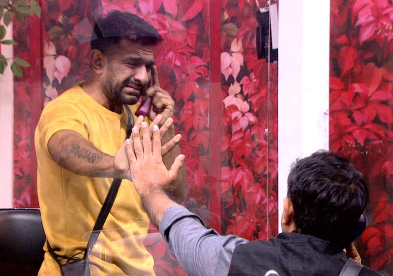 The most emotional call of all was between Eijaz and his elder brother. As the younger sibling, Eijaz confessed how he currently felt in the Bigg Boss house. His elder brother gave him some great advice and told him to not feel alone ever.