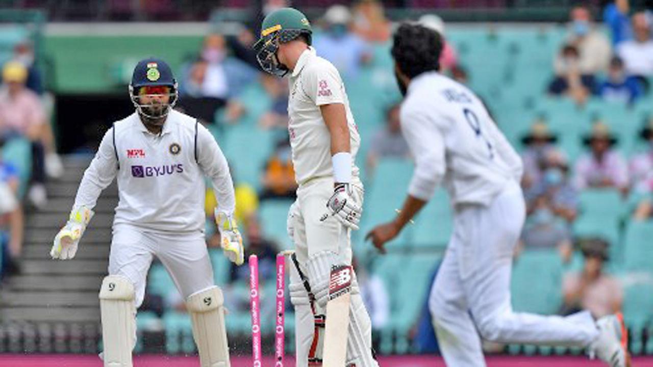 3rd Test: Australia all out for 338, Steve Smith scores 131