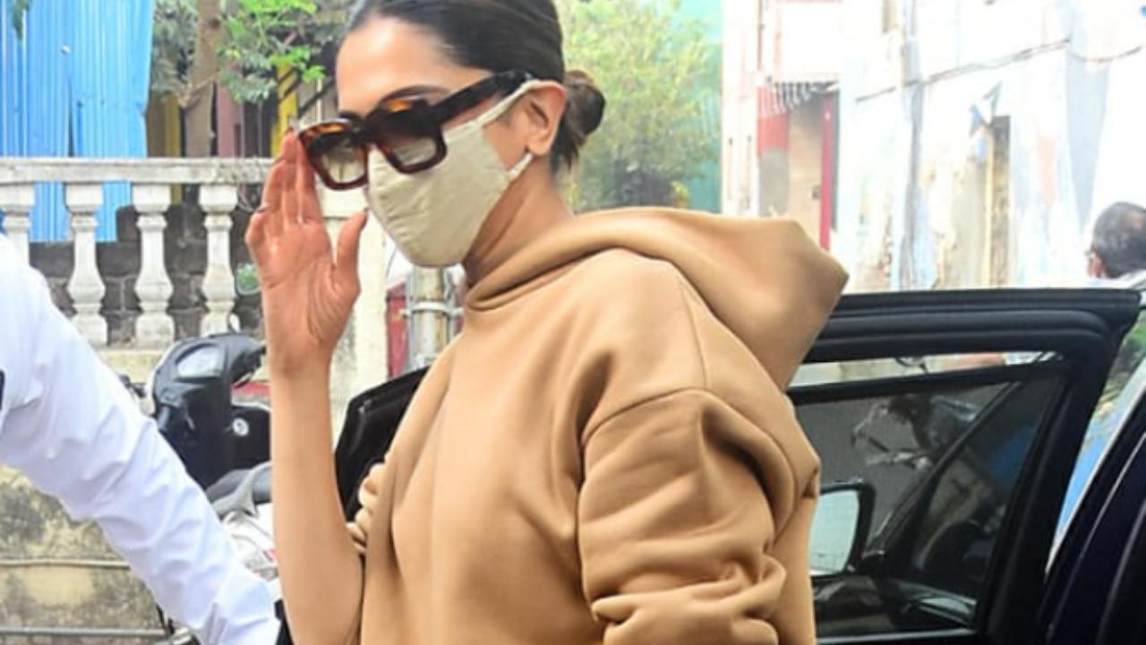 Birthday girl Deepika Padukone enjoys dinner date with Ranveer Singh; actor shares picture