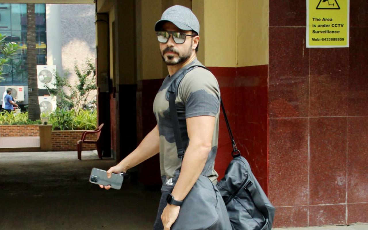 Emraan Hashmi clicked at his gym at the same location. He opted for a grey t-shirt and black pants for the outing.