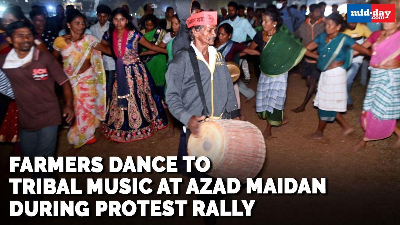 Farmers dance to tribal music at Azad Maidan during protest rally