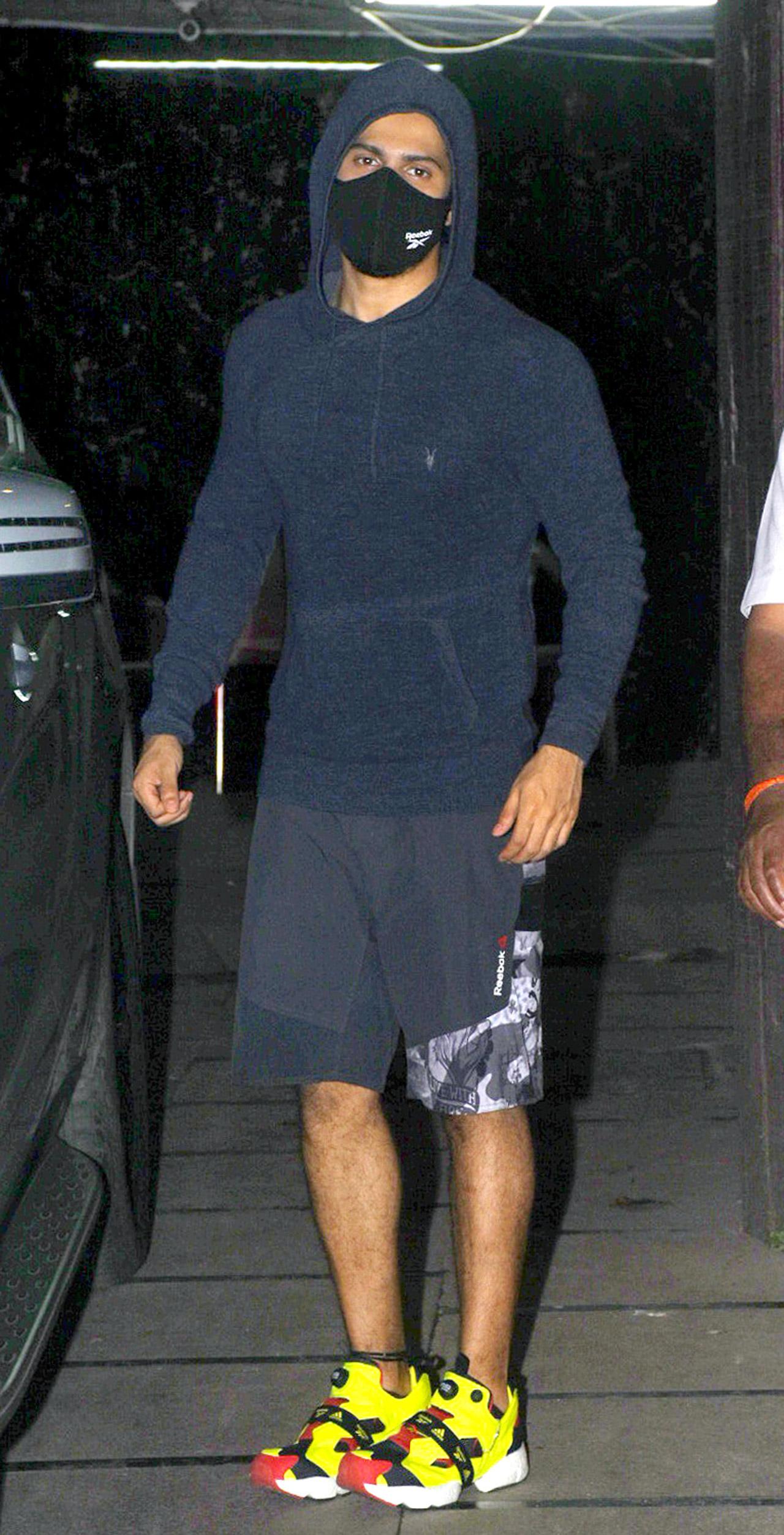 Varun Dhawan was also spotted at his gym in Juhu, Mumbai. The Coolie No. 1 actor opted for a dark blue hoodie and a grey track pant for his workout.
