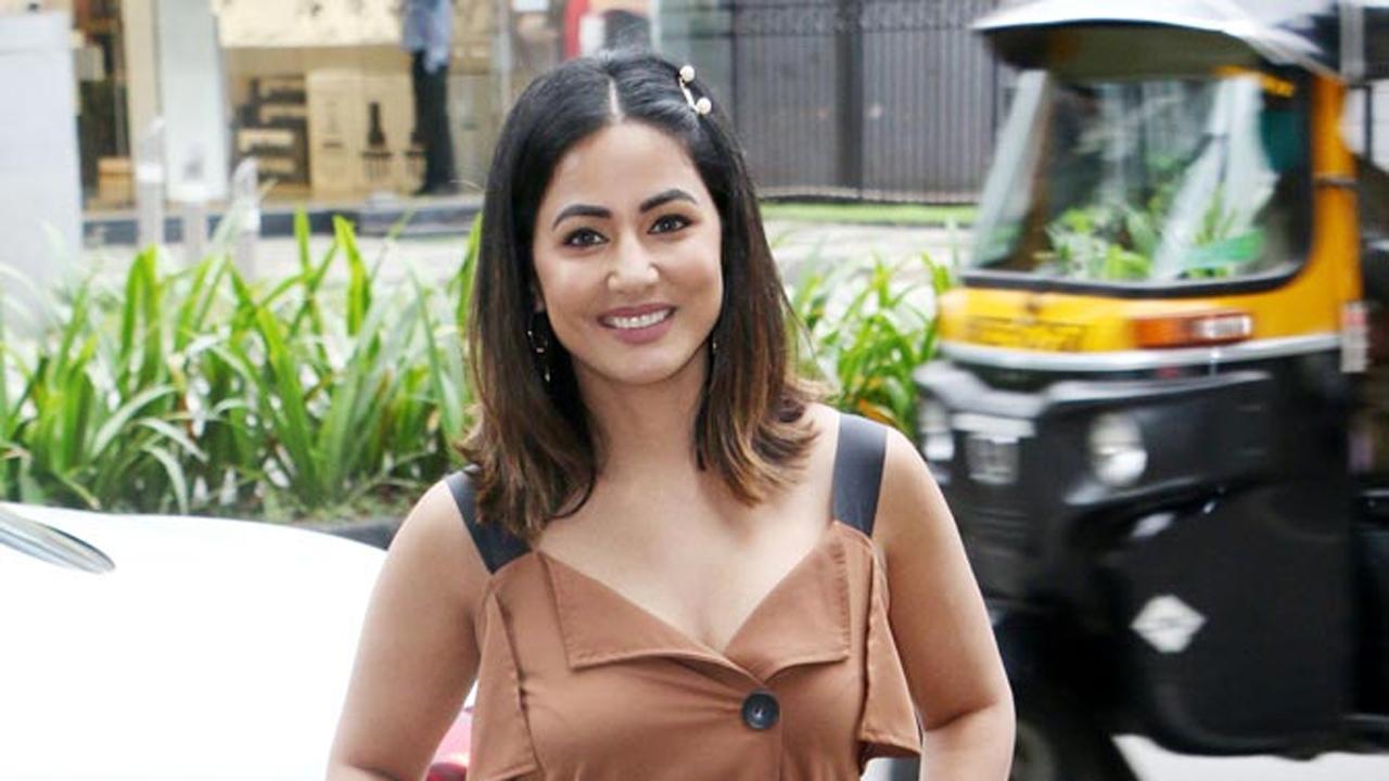 Inside Photo: Hina Khan 'dives into 2021', shares a picture with fans in a bikini