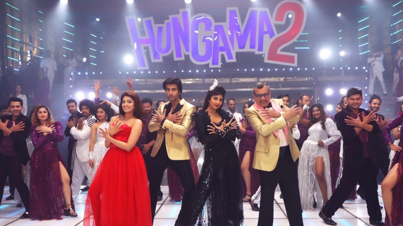 Hungama 2: This behind-the-scene picture featuring Paresh Rawal and Shilpa Shetty will make you nostalgic