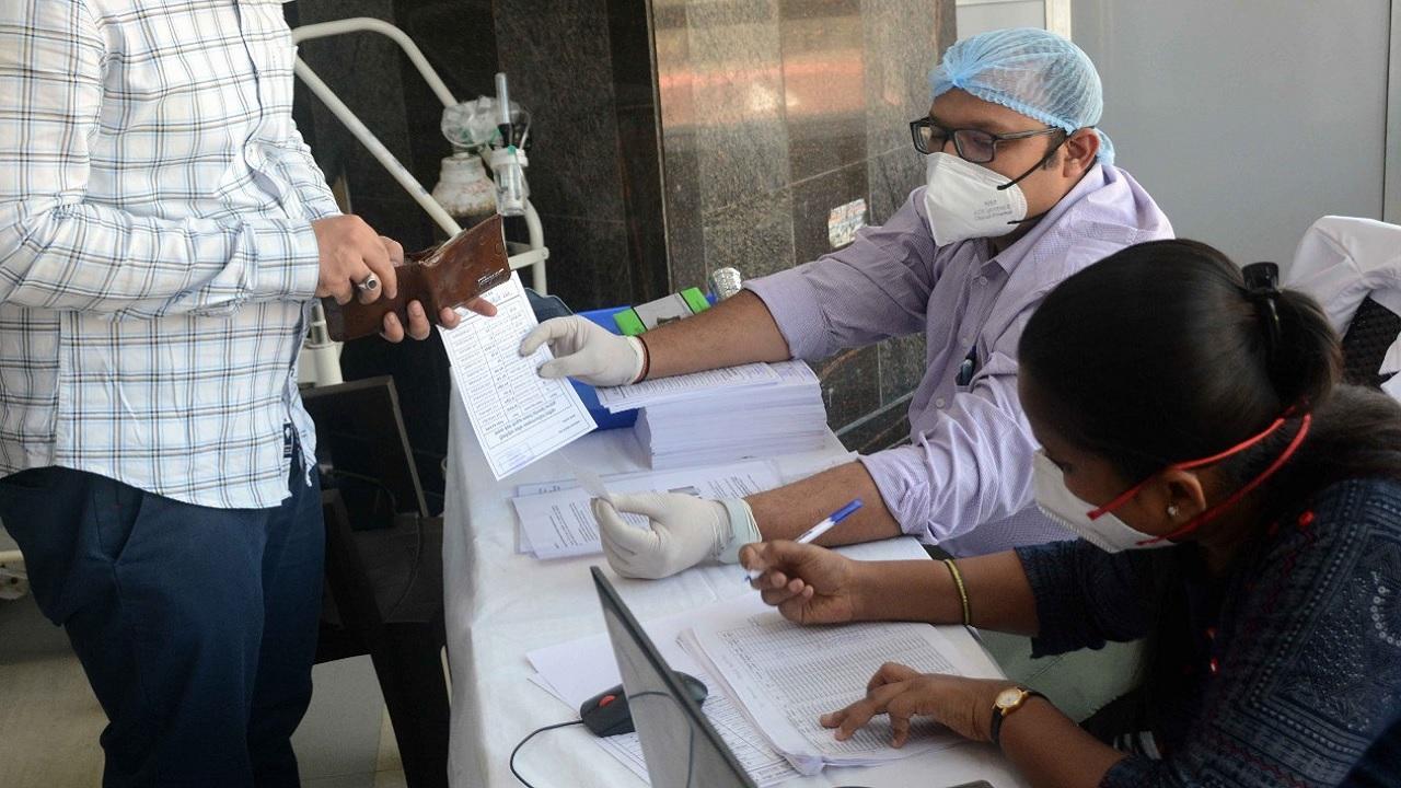 Maharashtra: Vaccination drive suspended till Monday after glitch in Co-WIN app
