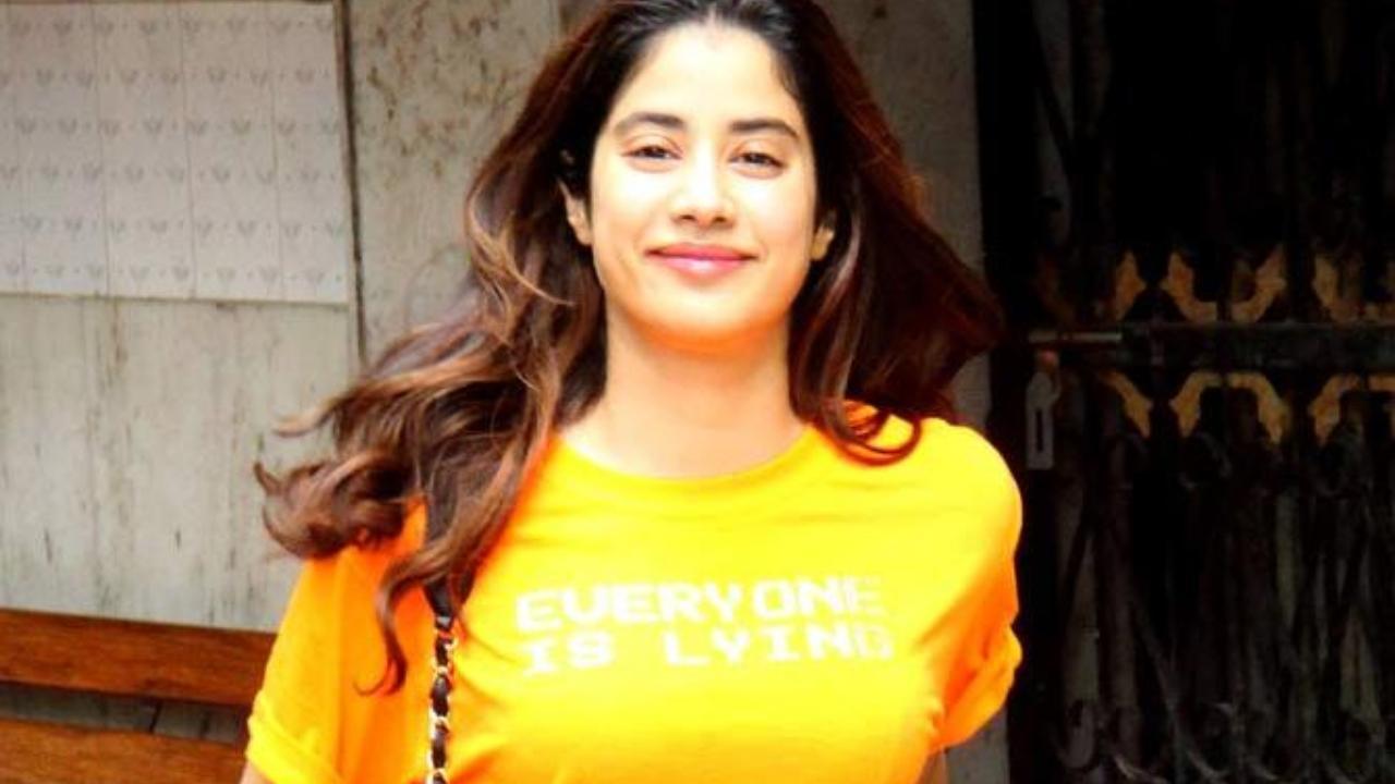 Janhvi Kapoor gets some cricketing action; shares video