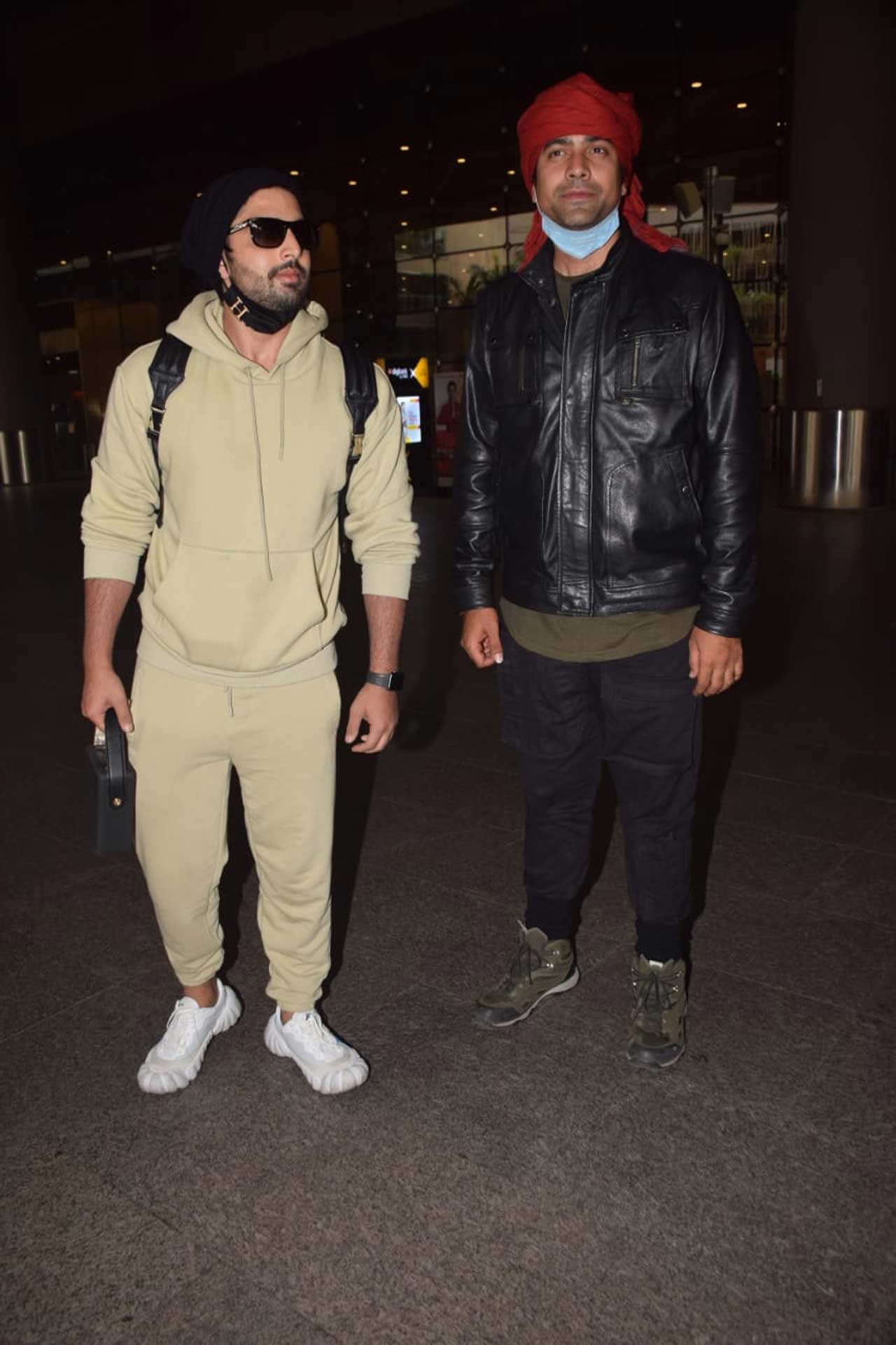 Jubin Nautiyal and Himansh Kohli were also snapped at the Mumbai airport. While Jubin opted for a leather jacket, Himansh sported a beige coloured tracksuit during the outing. Jubin Nautiyal and Himansh Kohli were also snapped at the Mumbai airport. While Jubin opted for a leather jacket, Himansh sported a beige coloured tracksuit during the outing.