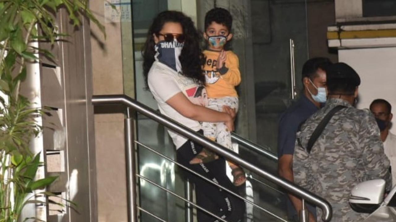 Kangana Ranaut was seen burning some calories as well as prepping up for her upcoming film Dhaakad in Bandra. The actress opted for a white top and black pants for the outing.