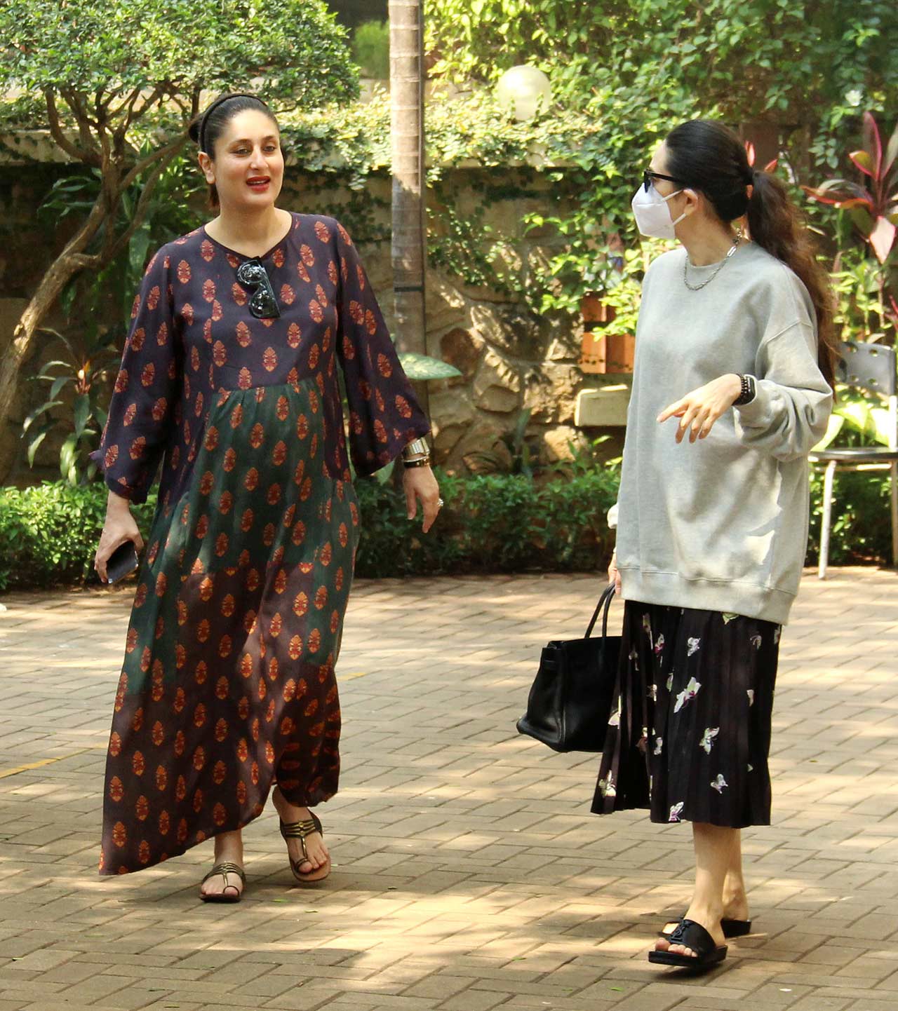 Kareena Kapoor Khan and Karisma Kapoor were also snapped at their casual best in Bandra, Mumbai. The actress, on the work front, will be next seen in Laal Singh Chaddha, opposite Varun Dhawan.
