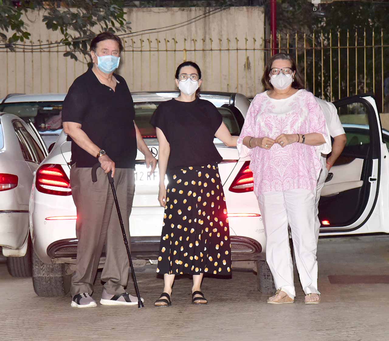 Karisma Kapoor, Randhir Kapoor and Babita also posed for the shutterbugs when snapped in Bandra, Mumbai.
