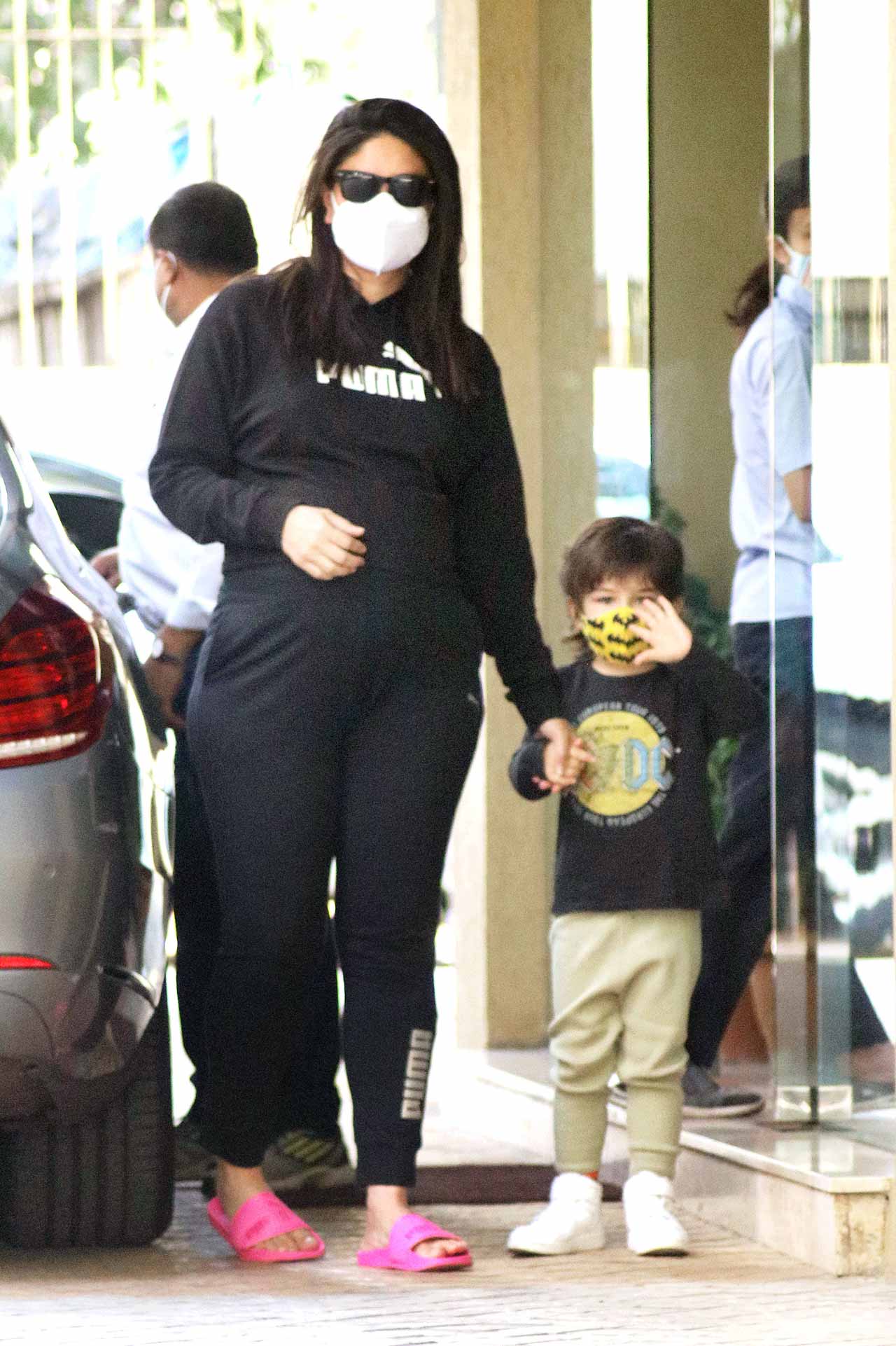 Kareena Kapoor Khan was seen wearing a black tracksuit during the outing. Speaking about her work journey, apart from her on-screen appearance, Kareena is all set to make her debut as an author with the book Pregnancy Bible.