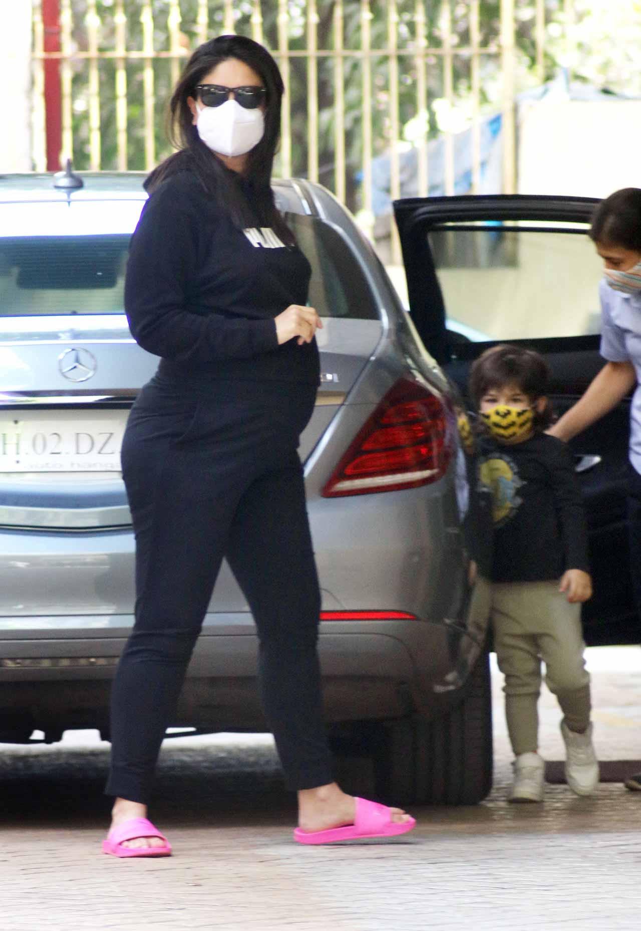 Kareena was seen with son Taimur Ali Khan at Karisma's residence in Bandra, Mumbai. On the work front, Kareena Kapoor will be next seen in Laal Singh Chaddha, which is an official remake of Forrest Gump, a Tom Hanks film. All pictures/Yogen Shah