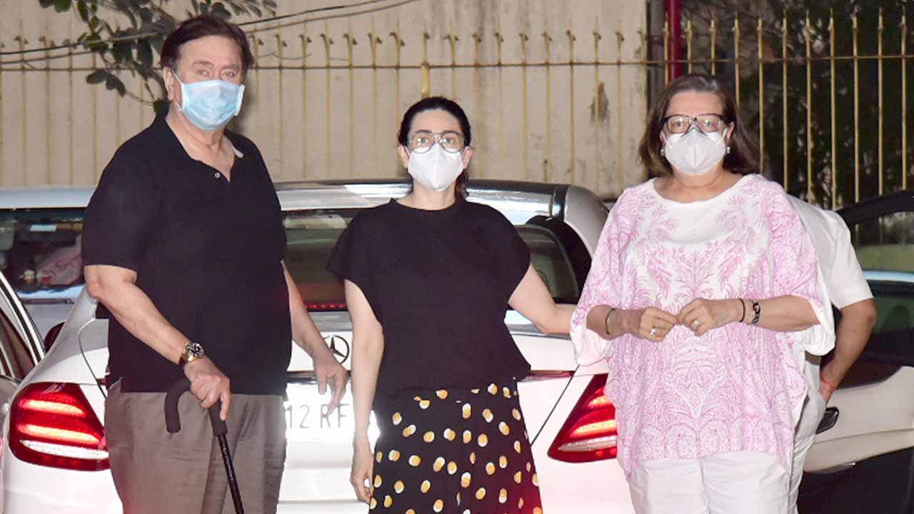 Kareena Kapoor, Taimur Ali Khan, Babita, Randhir Kapoor at Karisma Kapoor's residence