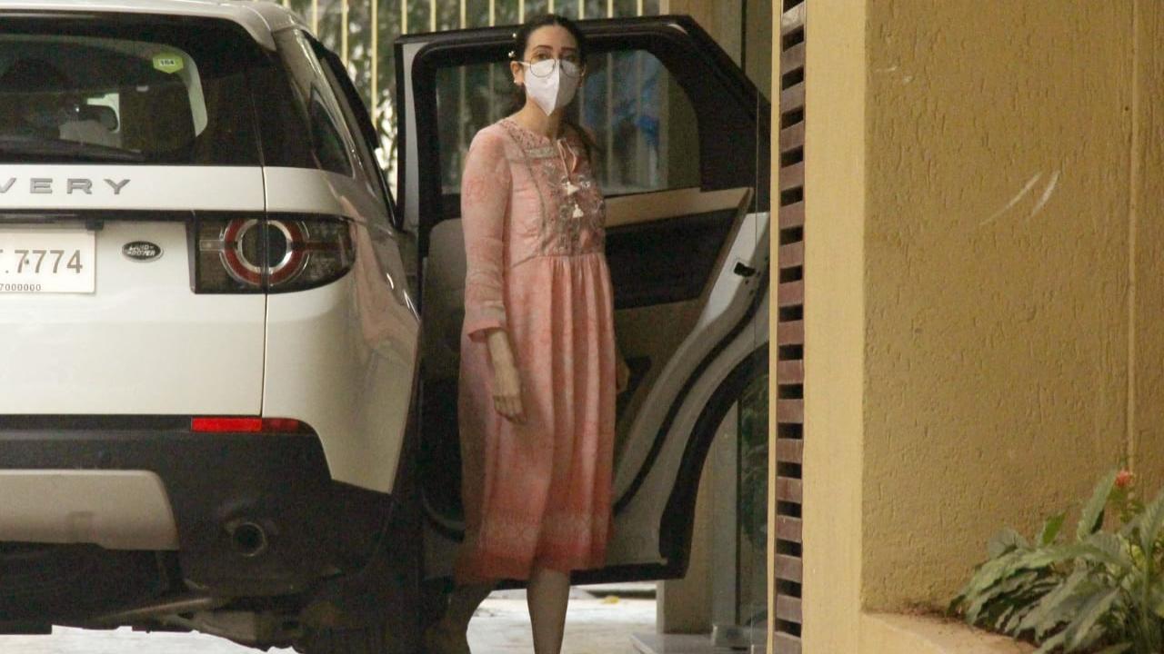 Karisma Kapoor was snapped at her younger sister Kareena Kapoor's residence in Bandra, Mumbai. She was joined by mother Babita Kapoor and daughter Sameira. (All pictures: Yogen Shah).