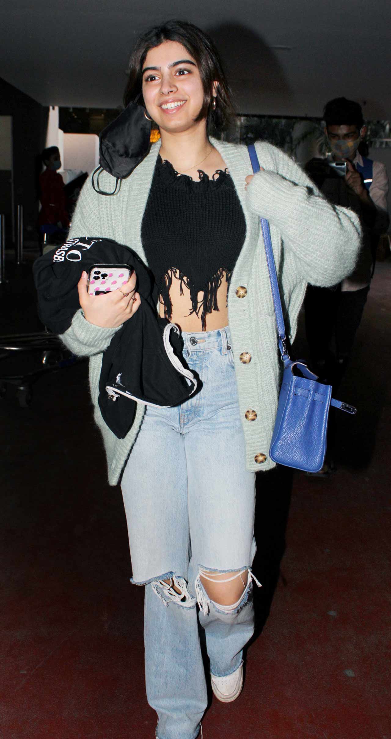 Boney Kapoor's daughter Khushi Kapoor was snapped at the airport too.