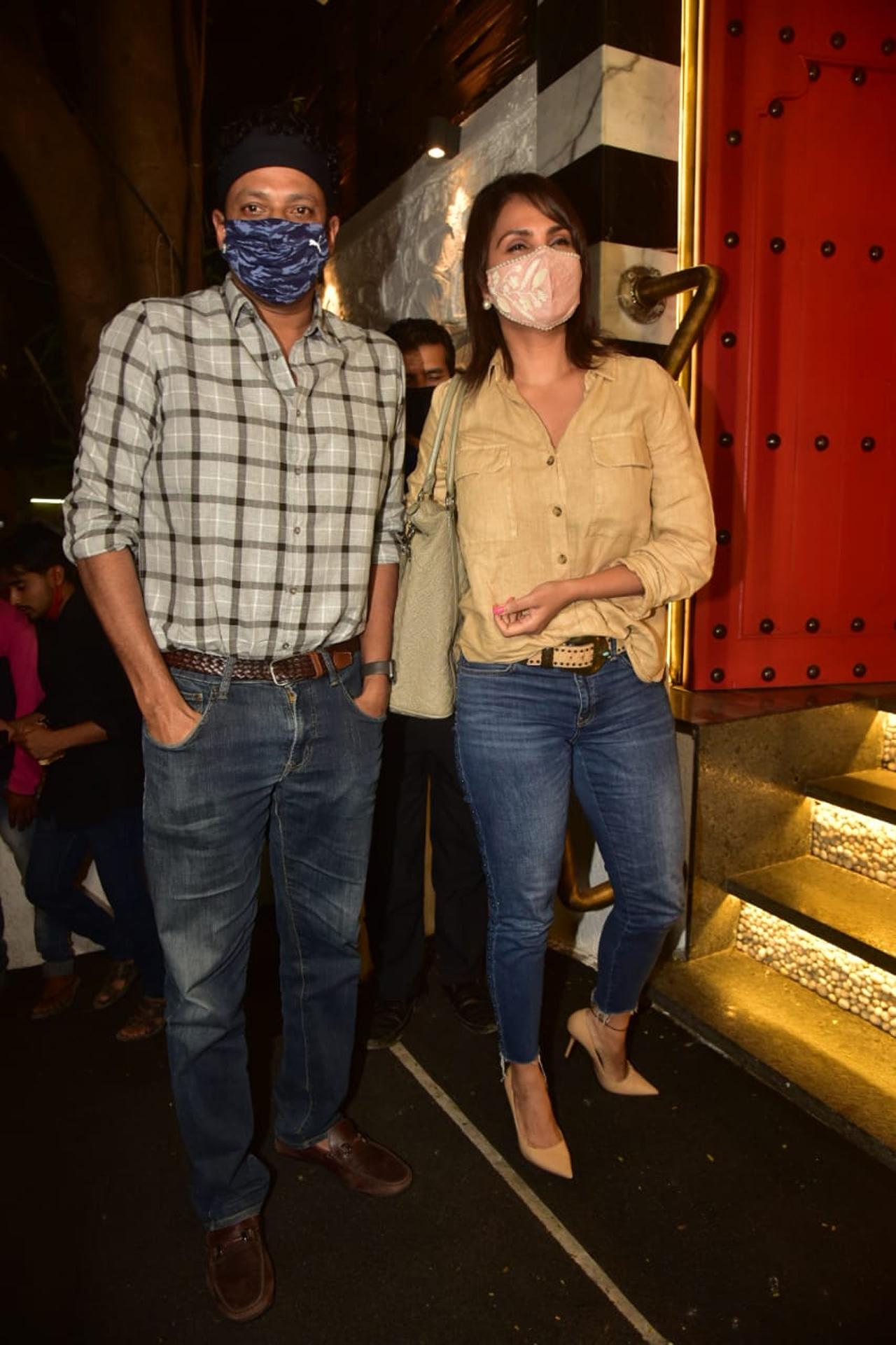 Lara Dutta was accompanied by her husband-tennis player Mahesh Bhupathi for the dinner outing. The couple willingly posed for the paparazzi.