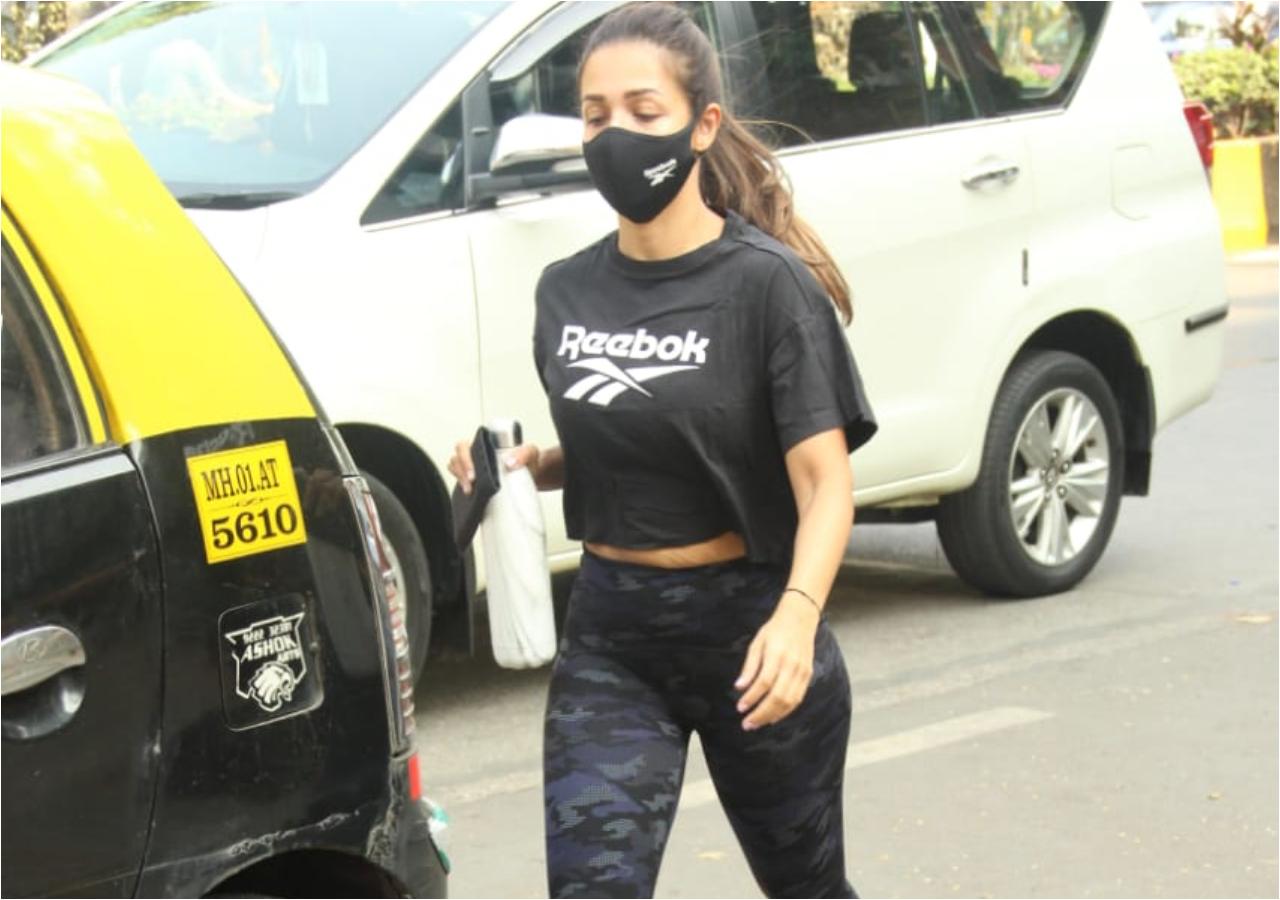 Malaika Arora and her gym spottings are rare to miss. The diva was snapped burning out her calories at her dance class in Bandra, Mumbai. The actress looked gorgeous in her white crop top and grey leggings. (All pictures: Yogen Shah).