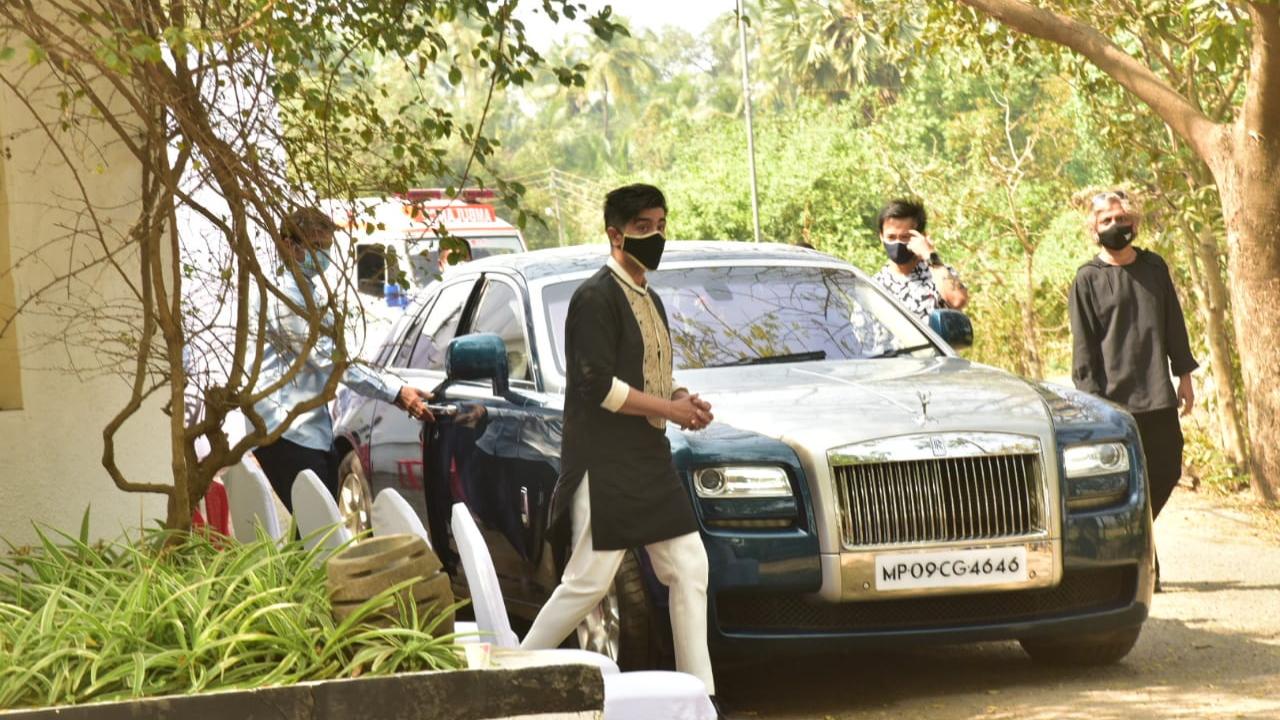 Ace fashion designer Manish Malhotra was also spotted at the venue. He opted for a black and gold kurta and white pyjama. Owing to the COVID-19 protocols, he wore a black mask.