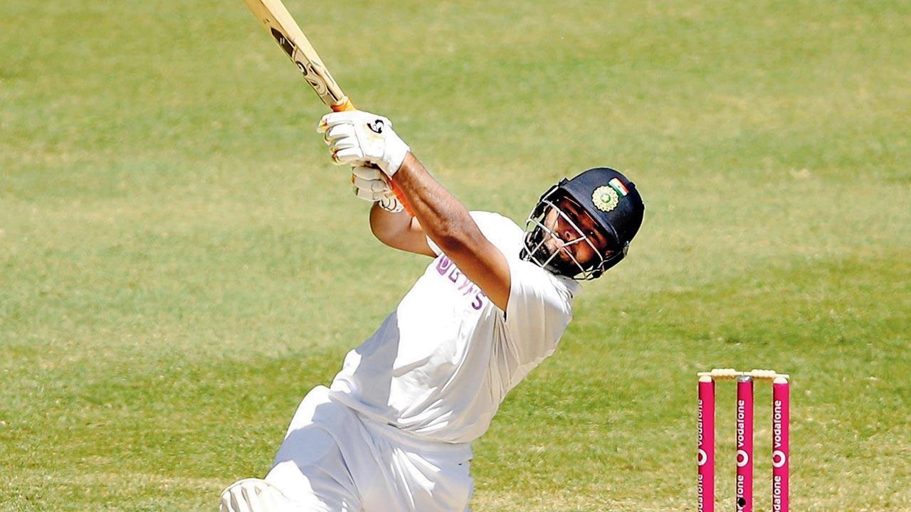 IND vs AUS: Steve Smith slammed for scuffing up pitch during Rishabh Pant's knock of 97