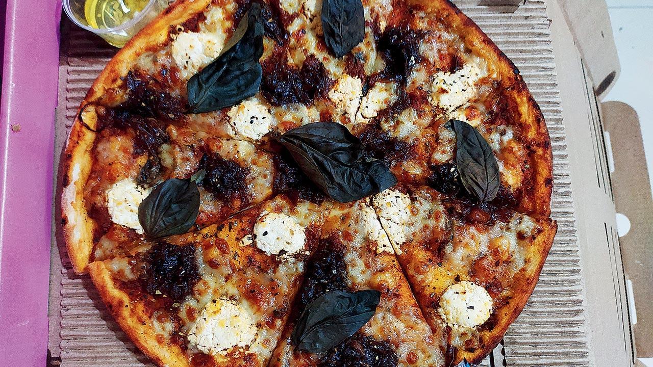 This Colaba pizza deli is offering the hottest DIY pizzas