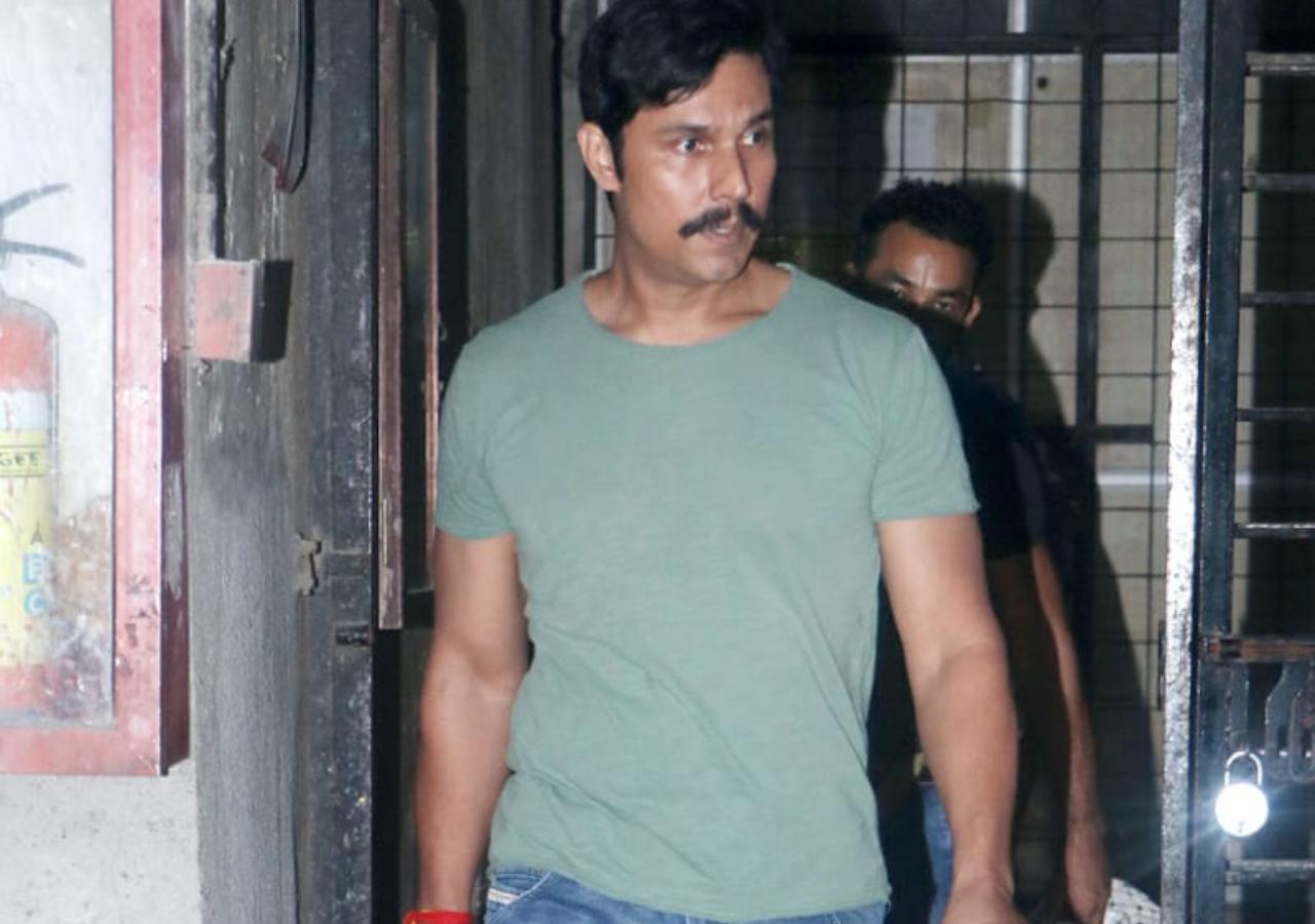 Randeep Hooda was snapped by the photographers in Andheri. The actor opted for a green t-shirt and denim for the outing.