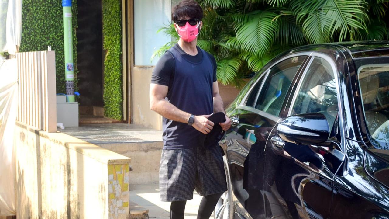Shahid Kapoor was clicked at his residence. On the work front, the actor is currently working for his sports biopic Jersey. He was last seen in 2019-hit Kabir Singh.