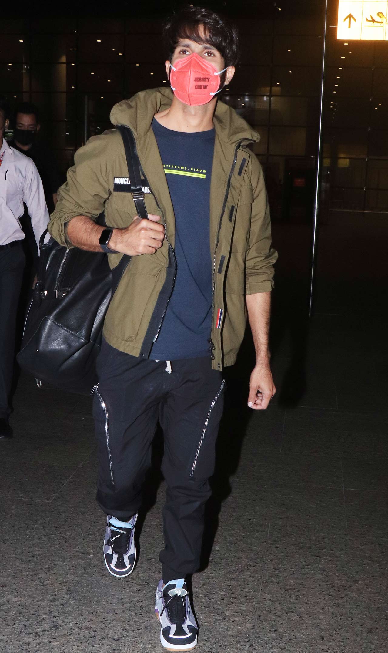 Shahid Kapoor was snapped at his casual best at the Mumbai airport. The actor, on the work front, will be next seen in Jersey, along with Mrunal Thakur.