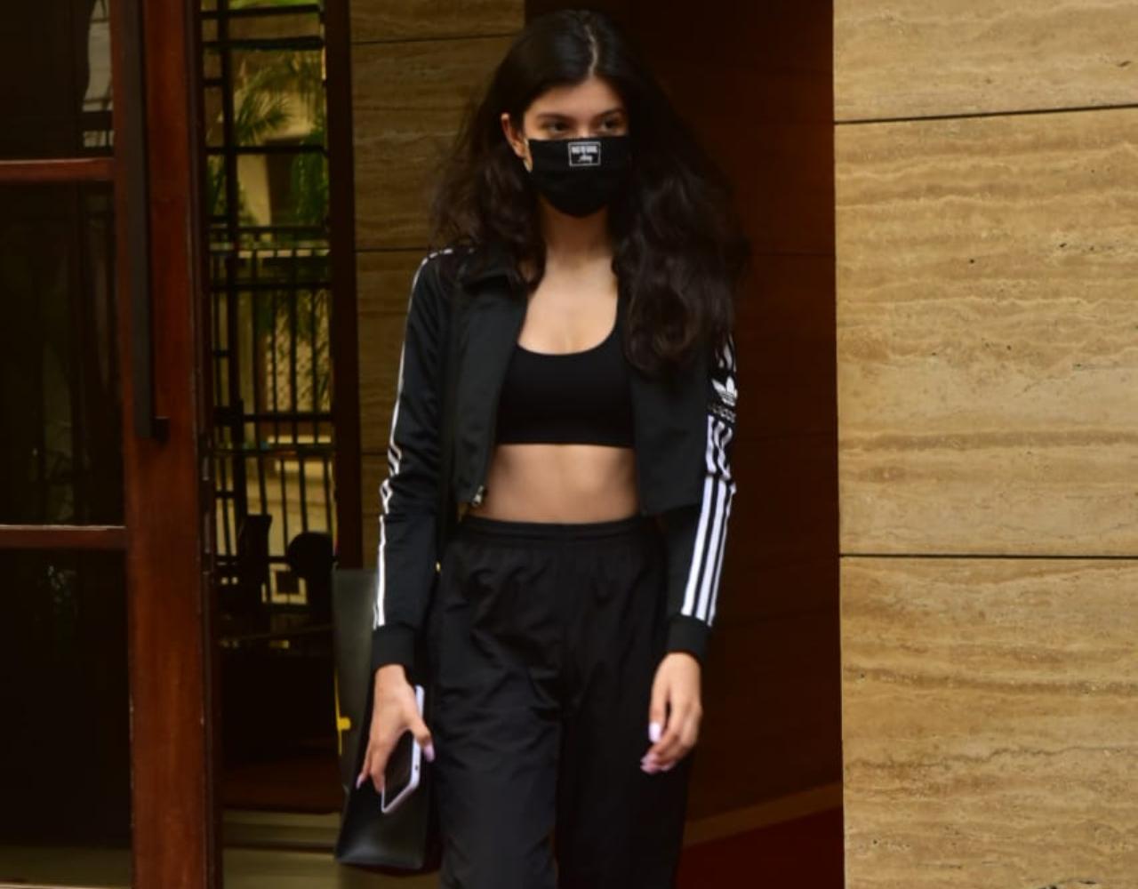 Late Sridevi's daughter Shanaya Kapoor looked sizzling in her black sports bra, jacket, and trousers as she was snapped at her dance classes in Bandra. She wore a black mask to prevent the spread of COVID-19.