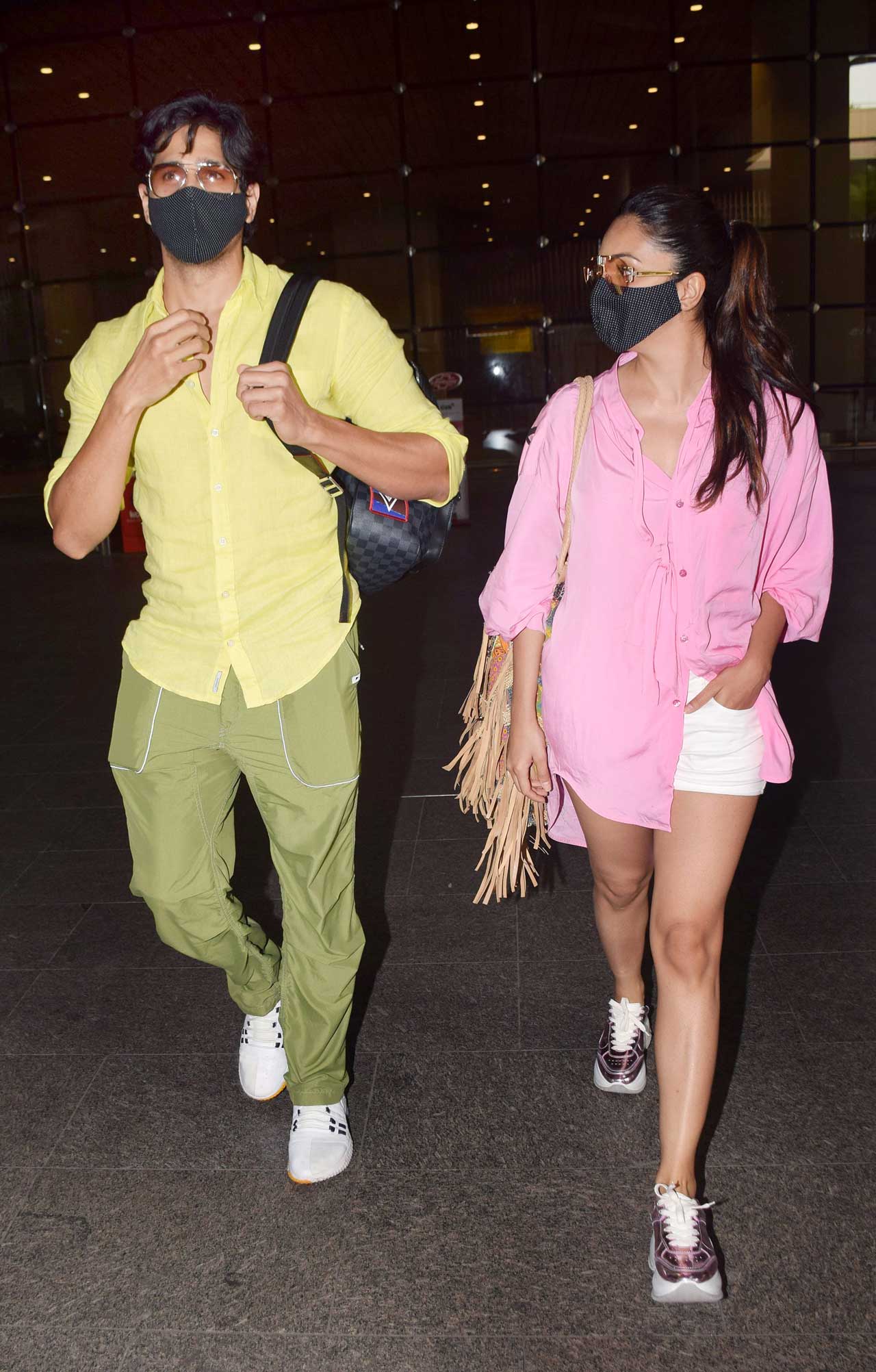 Sidharth Malhotra and Kiara Advani were spotted together at the Mumbai airport. The actor was seen wearing a yellow shirt, paired with green cargo pants during the outing. All pictures/Yogen Shah