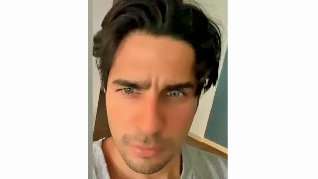 Aankhen 2: Sidharth Malhotra to share the screen space with Amitabh Bachchan?