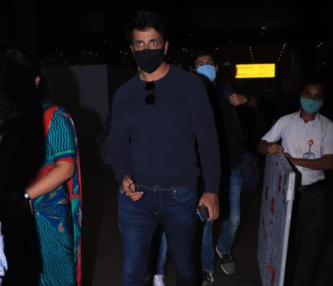 Sonu Sood was also clicked at the airport. Sonu Sood was also clicked at the airport.