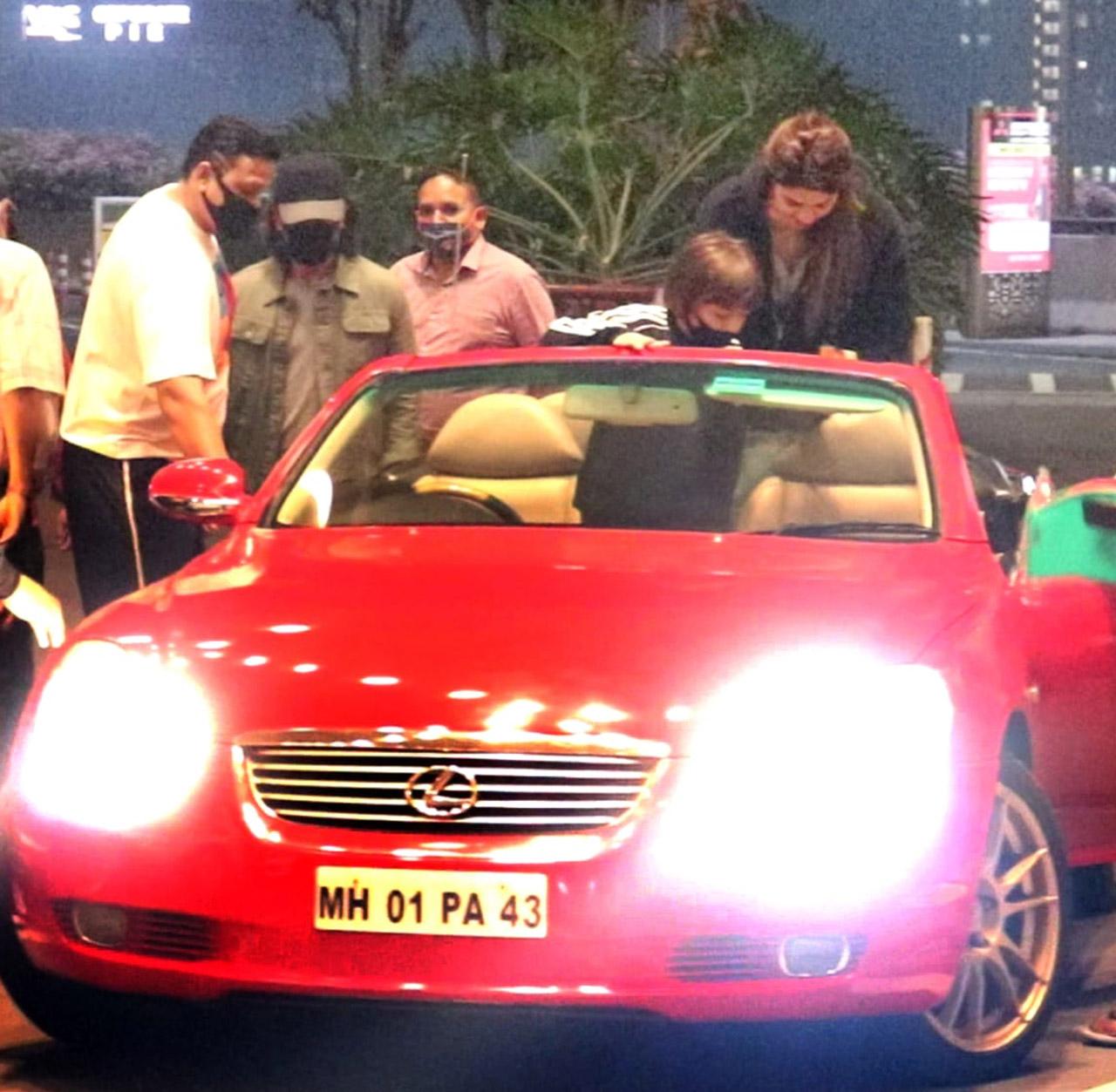 What caught everyone's attention other than Shah Rukh Khan and his family's presence at the airport was his swanky red car.