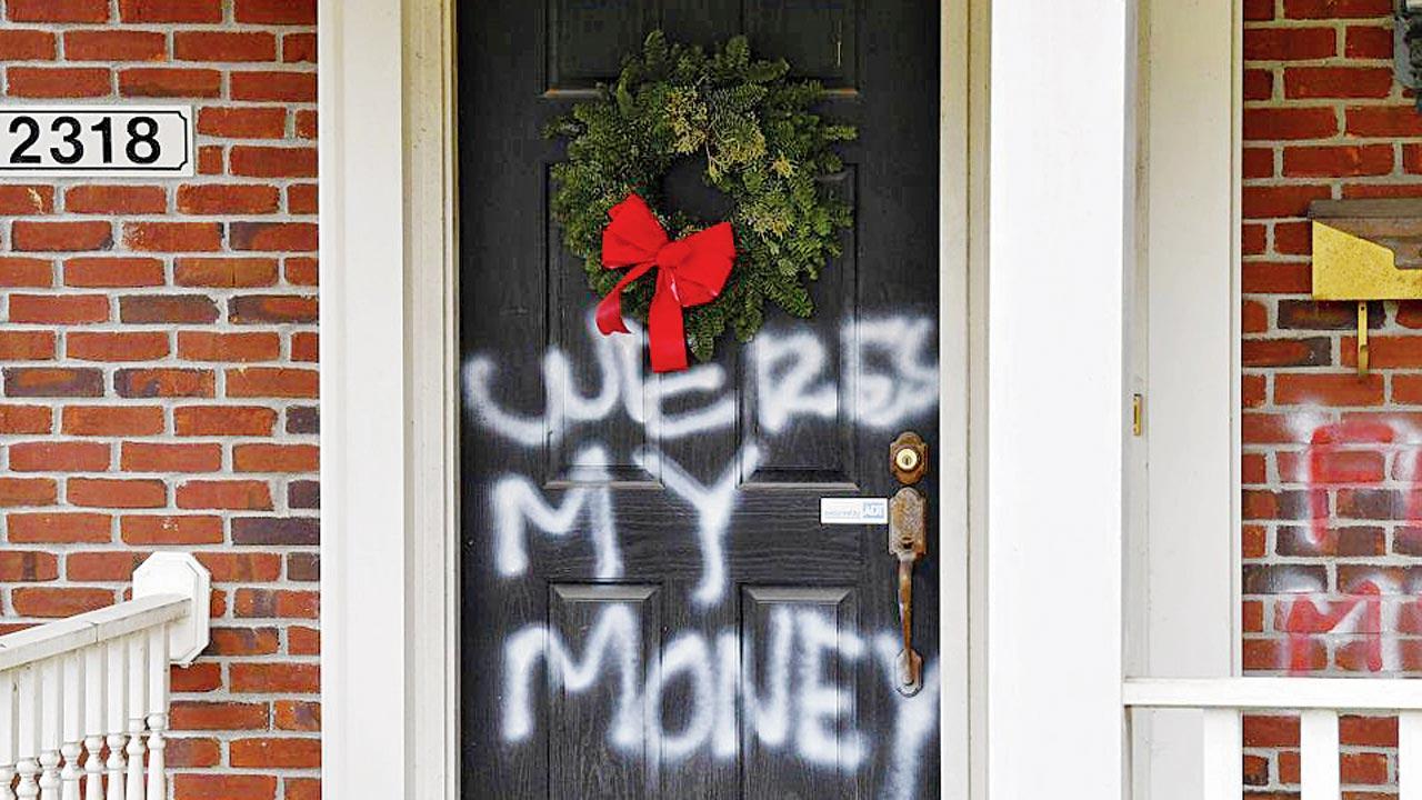 Vandals target McConnell, Pelosi homes for not approving USD 2K relief
