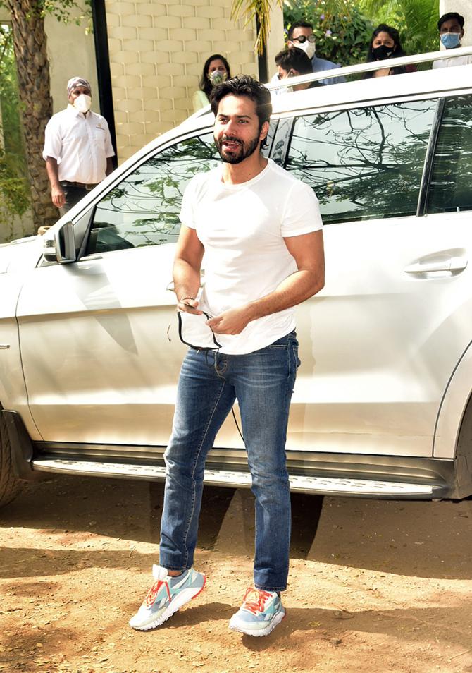 Varun wore a white T-shirt and blue jeans along with a mask as he stepped out of the car and made his way into the venue, briefly stopping to pose for the press cameras.