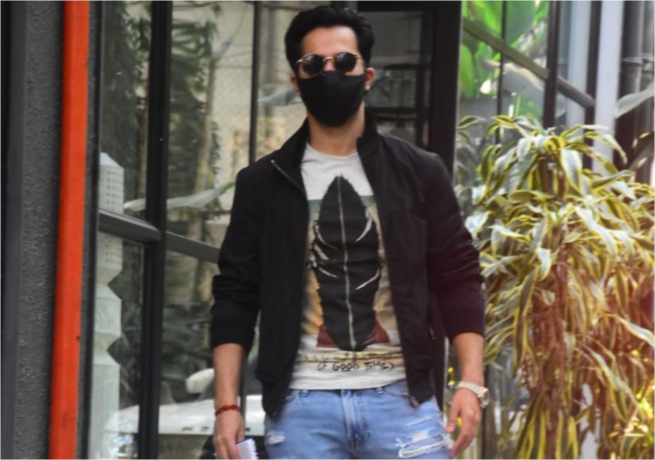 Varun Dhawan was also clicked at the same location. Varun has been in news ever the news of his wedding with his long-time girlfriend Natasha Dalal came out. If the sources are to be believed, Natasha Dalal, Varun Dhawan and their families will host a close-knit wedding ceremony on January 24 in Alibaug. 