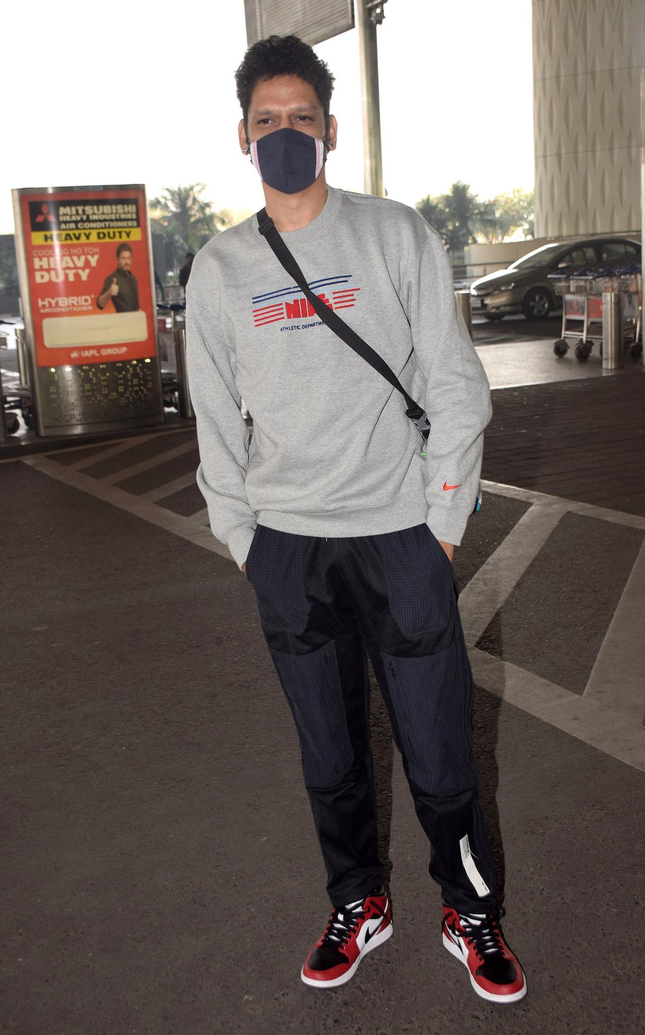 Gully Boy actor Vijay Verma was also clicked at Mumbai airport. The actor opted for a grey sweatshirt, paired with blue track pants and sports shoes.