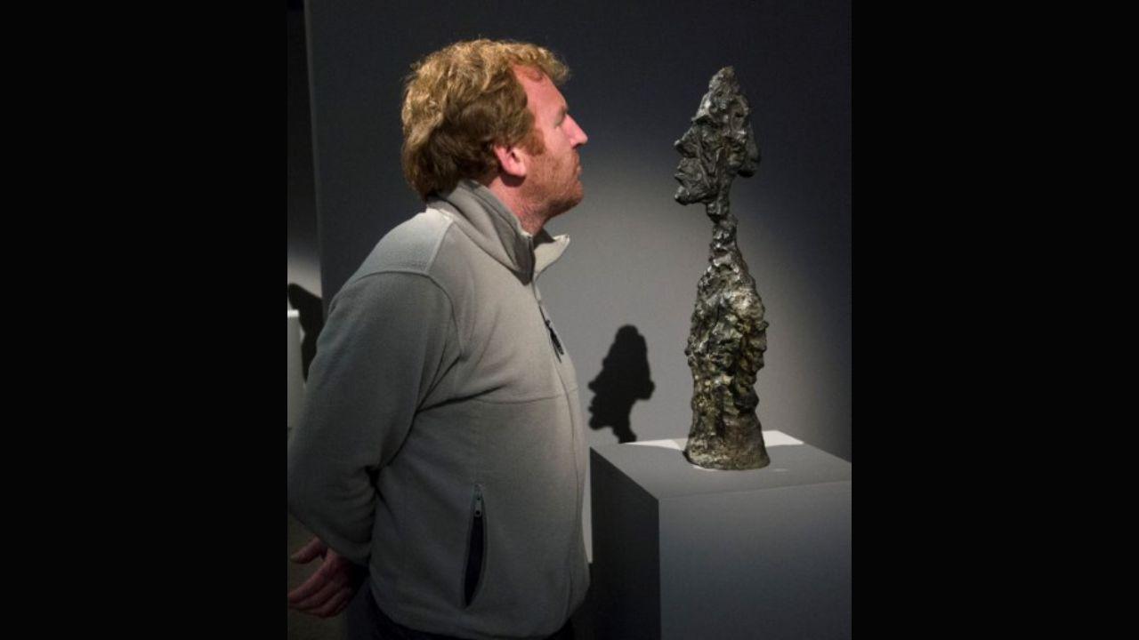 It is said that Giacometti started to concentrate on portraiture from the 1950s and used his friends and family as his models. A journalist looks at 'Buste de Diego,' by Alberto Giacometti, during a media preview May 5, 2017 at Sotheby's In New York. Photo: AFP