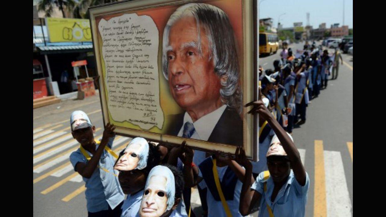 In 2012, the former President of India started the What Can I Give movement in an attempt to encourage young students and youth of India to fight against corruption. Apart from fighting corruption, the movement also focused on social and environmental issues in India. In this photo, Indian school children carry a portrait of former Indian president APJ Abdul Kalam on the second anniversary of his death in Chennai on July 27, 2017. Photo: AFP 