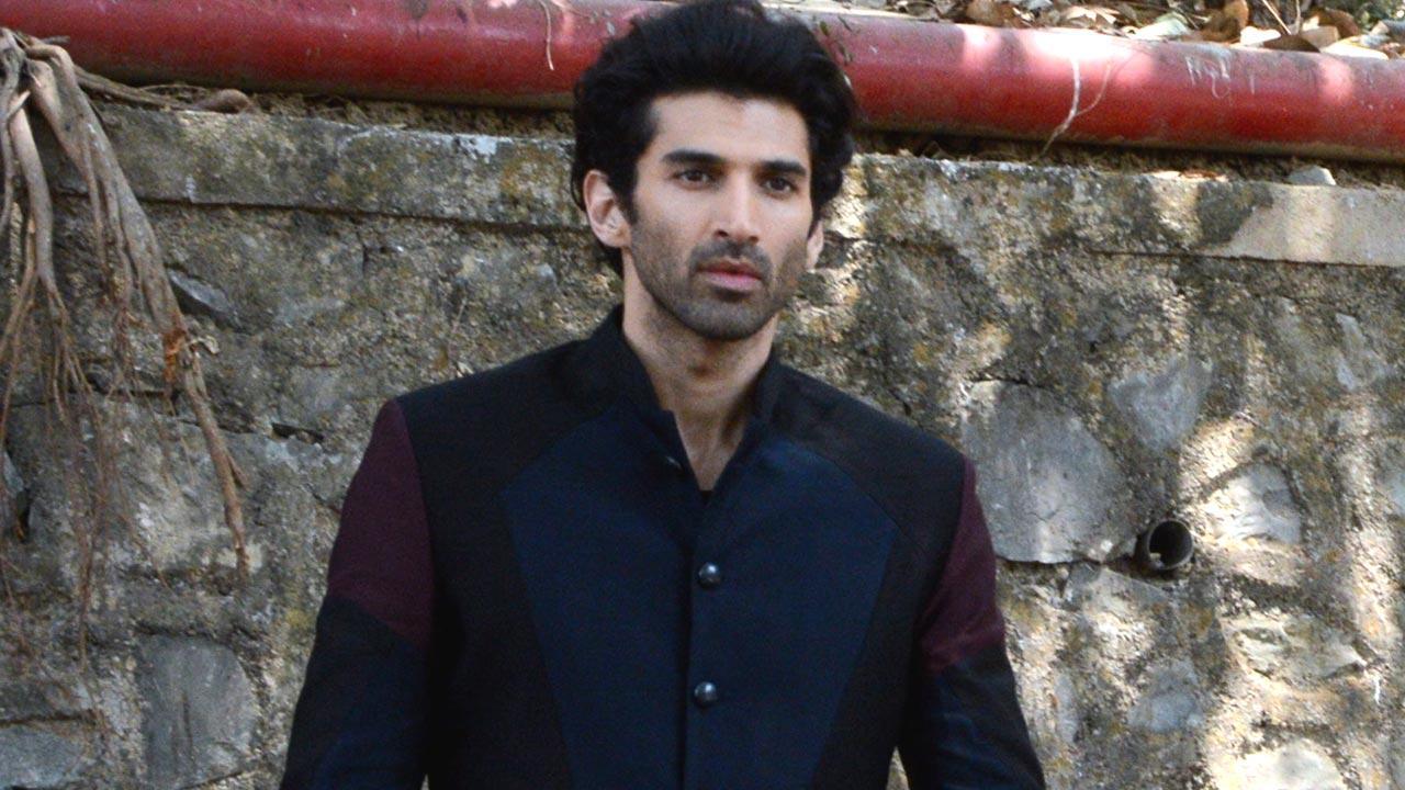 Aditya Roy Kapur to star in Hindi remake of Tamil hit 'Thadam'
