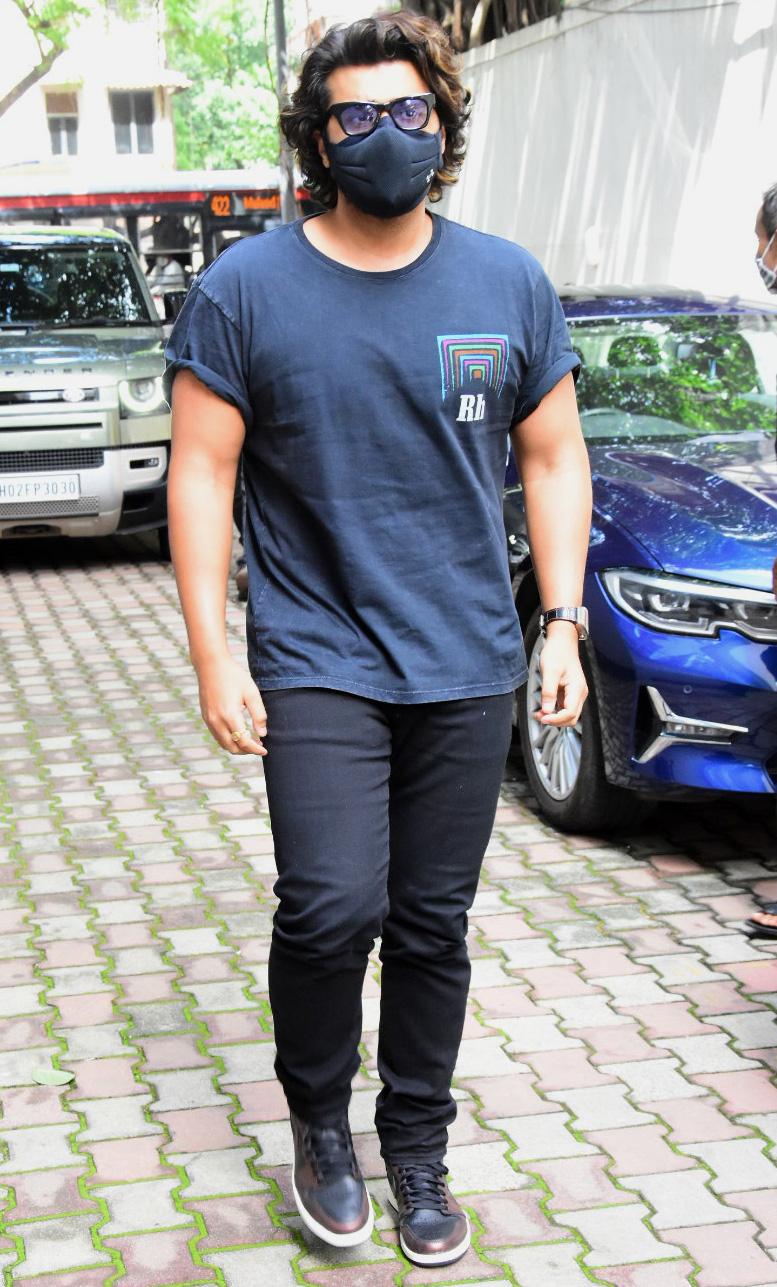 Katrina wasn't alone, Arjun Kapoor too was clicked at Ramesh Taurani's office in Khar. Arjun kept it casual in a navy blue tee and black pants.