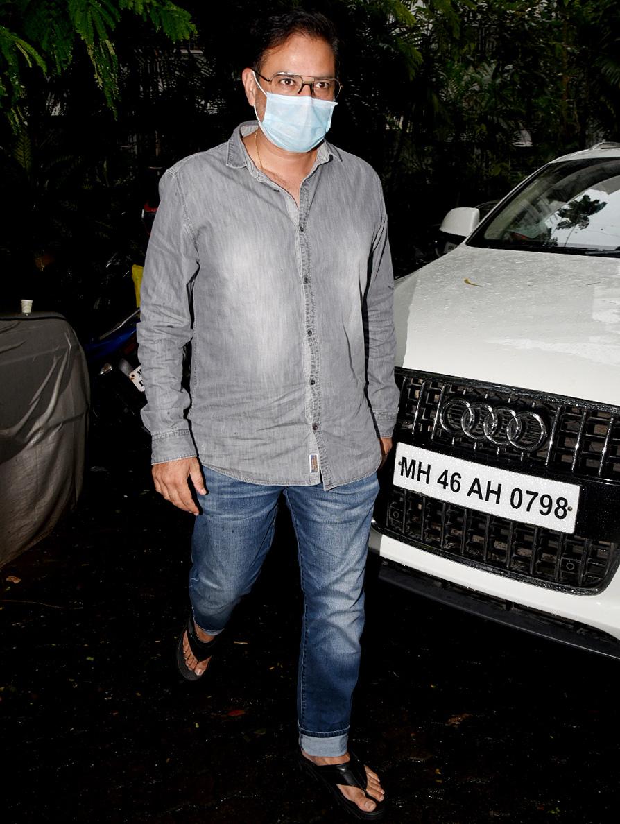 Actor and producer Atul Agnihotri came to offer his condolences to Chunky Panday and family at Snehlata Pandey's prayer meet.