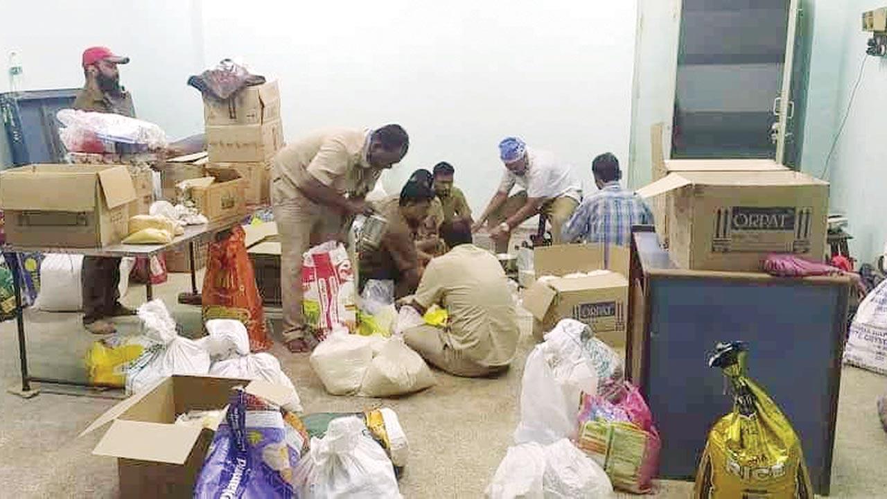 BEST workers gather relief material for flood-hit districts of Maharashtra