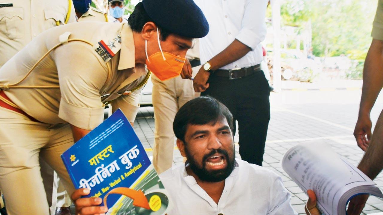BJP stages protest in Aurangabad against suspension of 12 MLAs